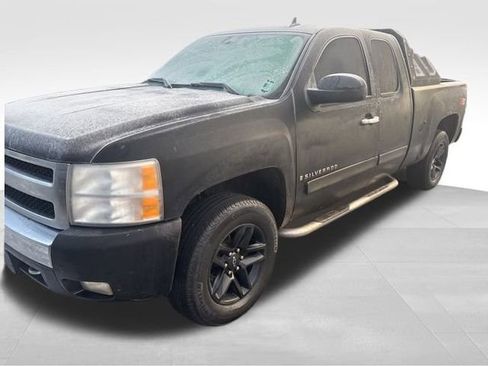 Used 2007 Chevrolet Silverado 1500 LT w/ 1LT Convenience Package image 2