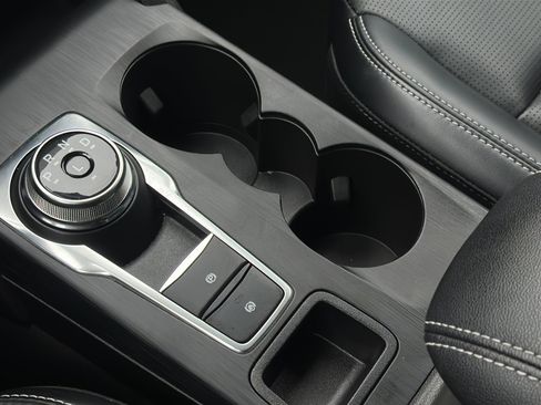 Used 2025 Ford Escape Platinum image 34