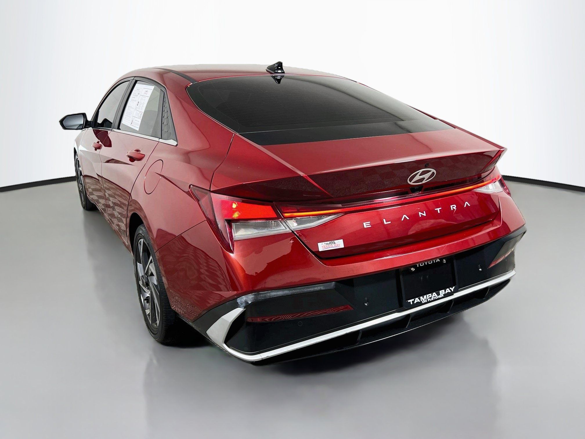 Used 2024 Hyundai Elantra Limited FWD image 8