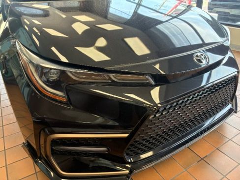 Used 2021 Toyota Corolla SE FWD image 2