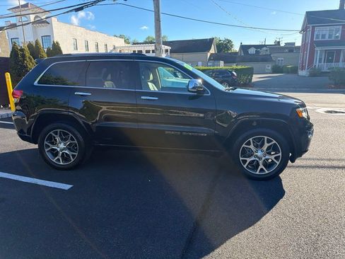 Used 2020 Jeep Grand Cherokee Overland AWD/4WD image 4