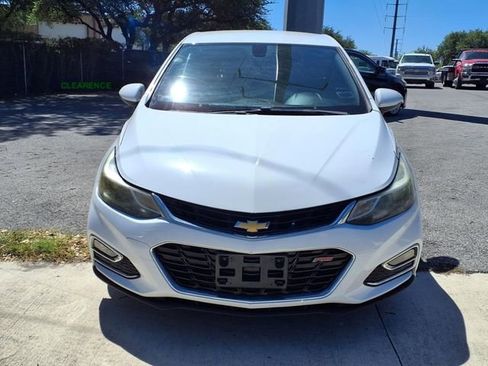 Used 2017 Chevrolet Cruze LT w/ Convenience Package image 2