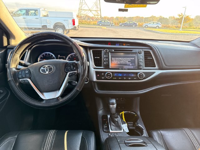 Used 2017 Toyota Highlander SE AWD/4WD image 20