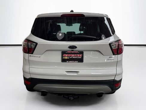 Used 2017 Ford Escape SE w/ SE Cold Weather Package AWD/4WD image 7