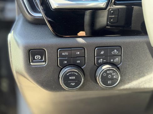 Used 2024 Chevrolet Silverado 1500 LT Trail Boss w/ Convenience Package II AWD/4WD image 19