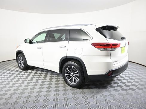 Used 2018 Toyota Highlander XLE image 4