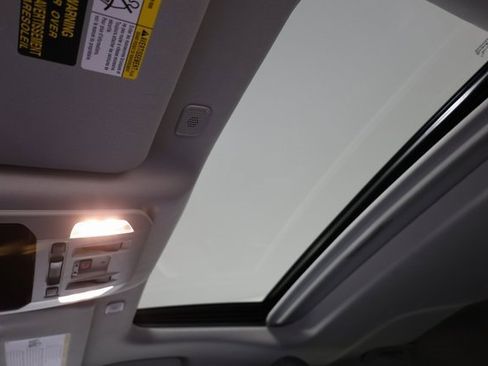 Used 2025 Toyota Highlander LE image 23