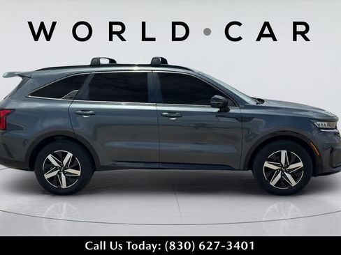 Used 2021 Kia Sorento S FWD image 4