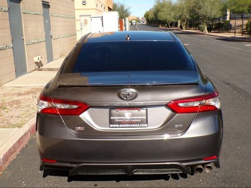 Used 2019 Toyota Camry SE image 4