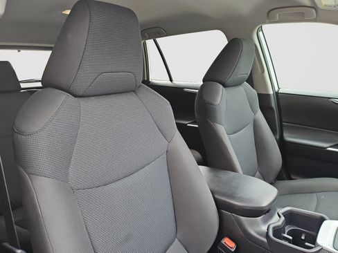 Used 2025 Toyota RAV4 LE FWD image 18