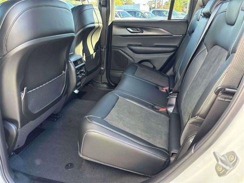 New 2025 Jeep Grand Cherokee Altitude image 6