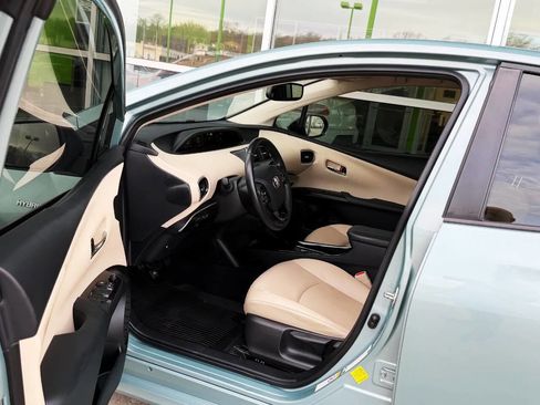 Used 2022 Toyota Prius XLE image 9