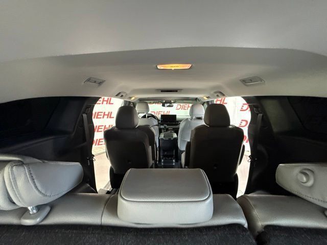 Used 2025 Toyota Sienna XLE w/ XLE Plus Package FWD image 52