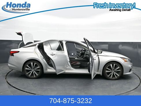 Used 2020 Nissan Altima 2.5 SR w/ Premium Package FWD image 30