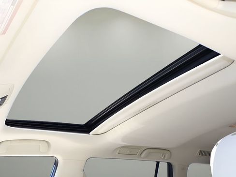 Used 2020 Lexus GX 460 Premium w/ Premium Package image 27