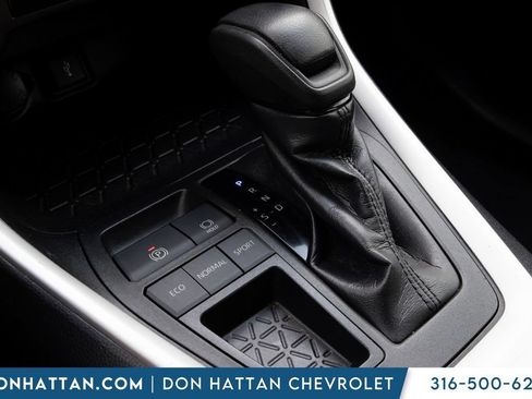 Used 2021 Toyota RAV4 XLE FWD image 12