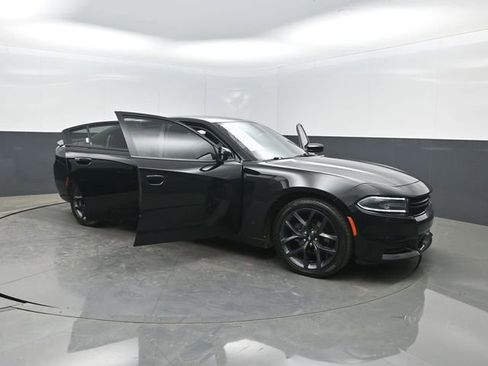 Used 2019 Dodge Charger SXT w/ Blacktop Package image 38