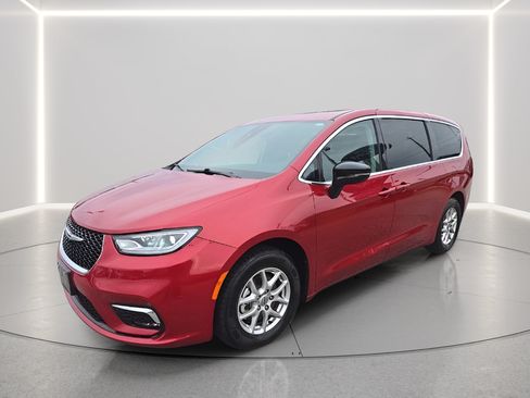 Used 2024 Chrysler Pacifica Touring-L FWD image 1