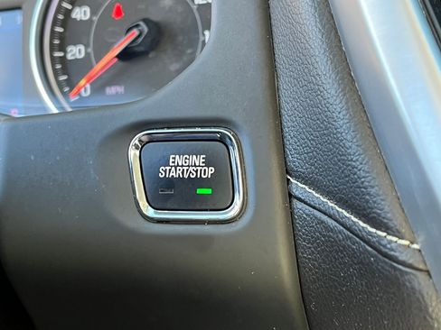 Used 2023 GMC Acadia SLT image 35