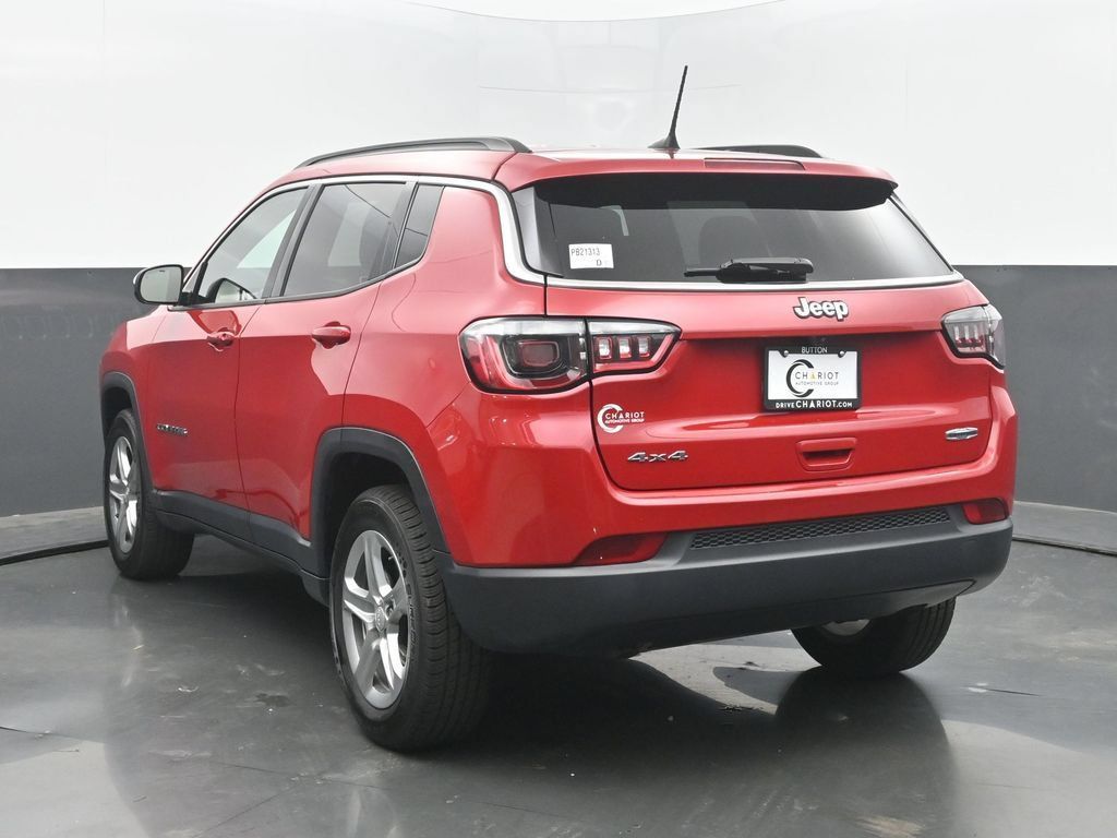 Used 2024 Jeep Compass Latitude AWD/4WD image 4