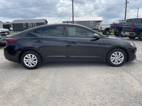 Used 2020 Hyundai Elantra SE FWD image 3