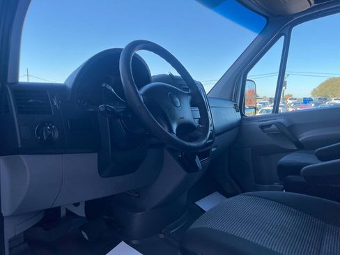 Used 2010 Freightliner Sprinter 2500 RWD image 17