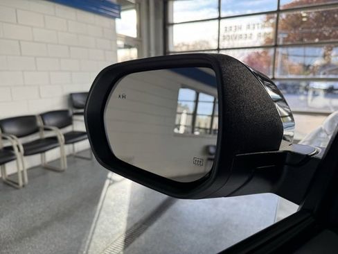 New 2026 Chevrolet Traverse LT image 25