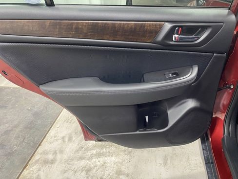 Used 2017 Subaru Outback 3.6R Limited image 11