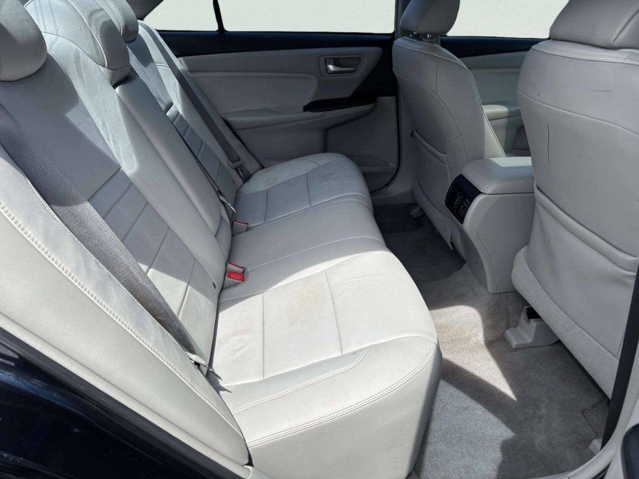 Used 2017 Toyota Camry XLE w/ Moonroof Package FWD image 17
