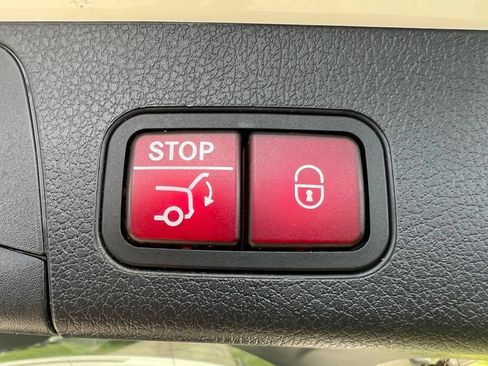Used 2021 Mercedes-Benz GLB 250 4MATIC image 11