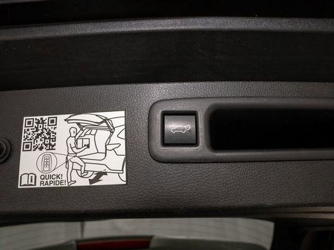 Used 2024 Toyota Highlander XLE image 7