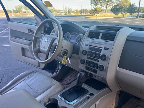 Used 2011 Ford Escape XLT w/ 203A Rapid Spec Order Code image 15