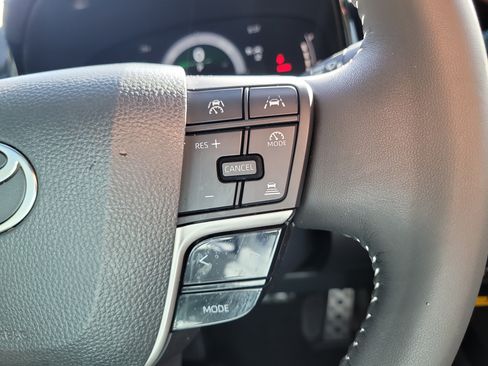Used 2025 Toyota Camry SE FWD image 30