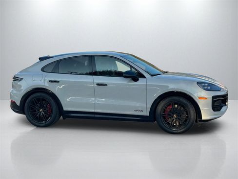 Used 2025 Porsche Cayenne GTS image 4