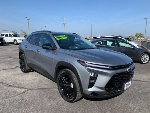 Used 2025 Chevrolet Trax ACTIV w/ Sunroof Package image 4