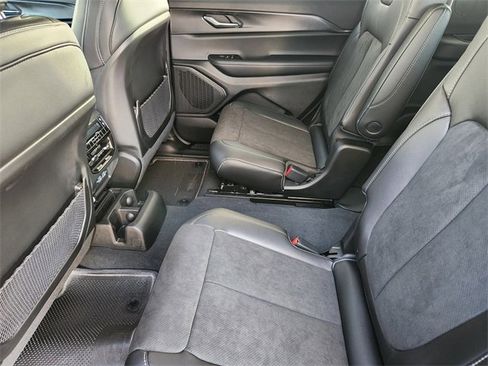 New 2025 Jeep Grand Cherokee L Altitude image 19