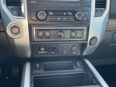 Used 2017 Nissan Titan SL image 22