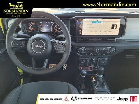 Used 2024 Jeep Gladiator Mojave AWD/4WD image 7
