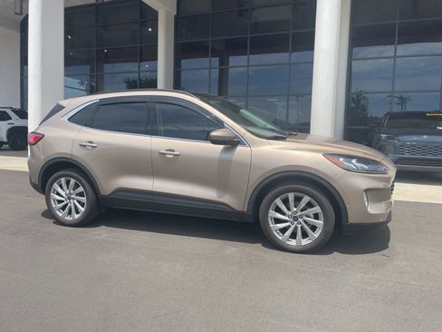 Used 2021 Ford Escape Titanium w/ Titanium Elite Package AWD/4WD image 9
