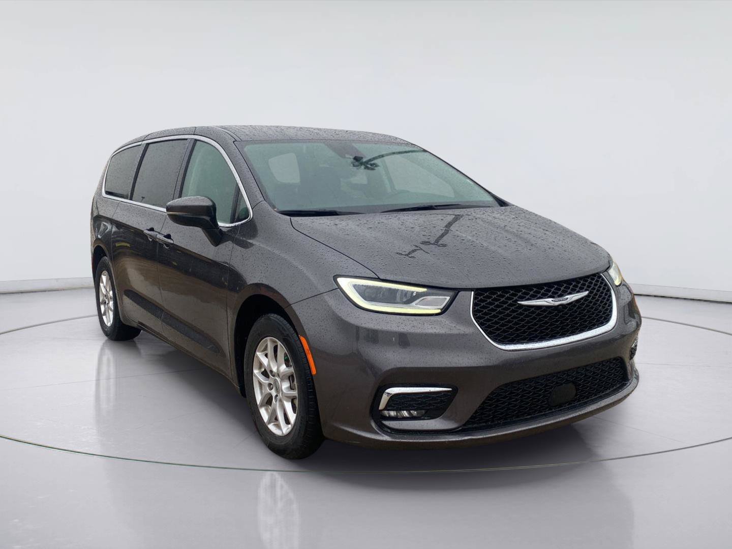 Used 2023 Chrysler Pacifica Touring-L FWD image 7