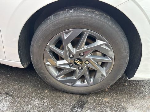 Used 2024 Hyundai Elantra SEL image 12