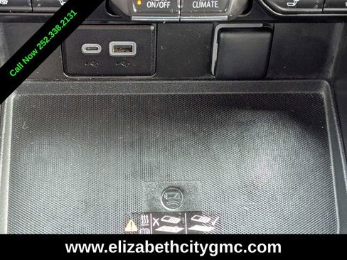 Used 2024 Chevrolet Tahoe Z71 w/ Luxury Package image 33