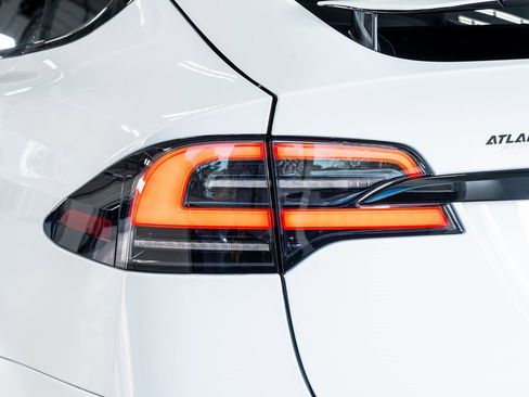 Used 2022 Tesla Model X image 22