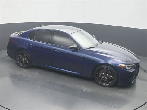 Used 2019 Alfa Romeo Giulia image 18