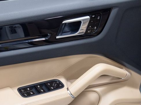 Used 2019 Porsche Cayenne image 11