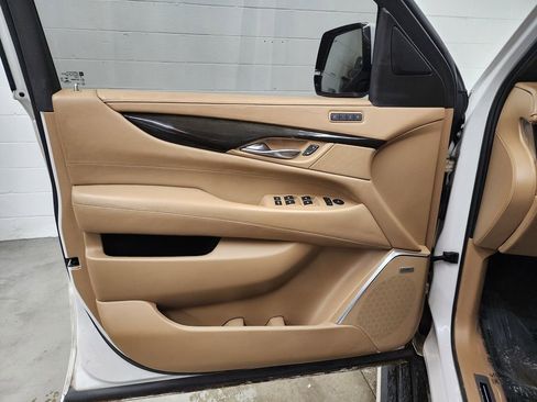Used 2018 Cadillac Escalade ESV Platinum image 9