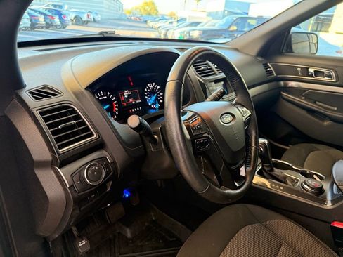Used 2018 Ford Explorer XLT image 15
