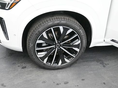 New 2026 Volvo XC90 B5 Plus w/ Protection Package AWD/4WD image 4