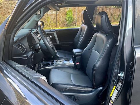 Used 2018 Toyota 4Runner SR5 Premium image 32