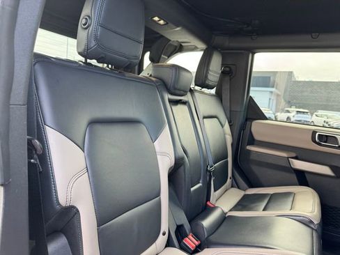 Used 2023 Ford Bronco Wildtrak image 18